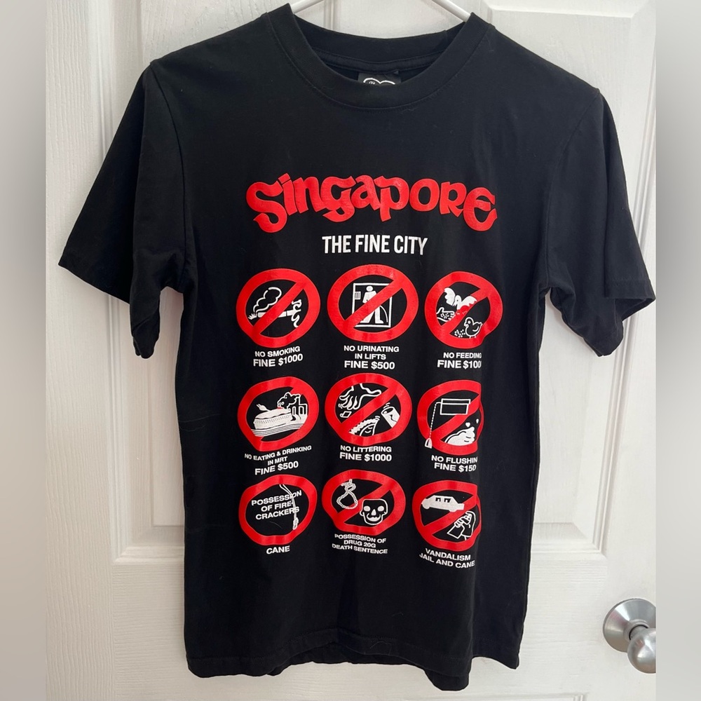Men’s Singapore Black T-Shirt, Size Medium New